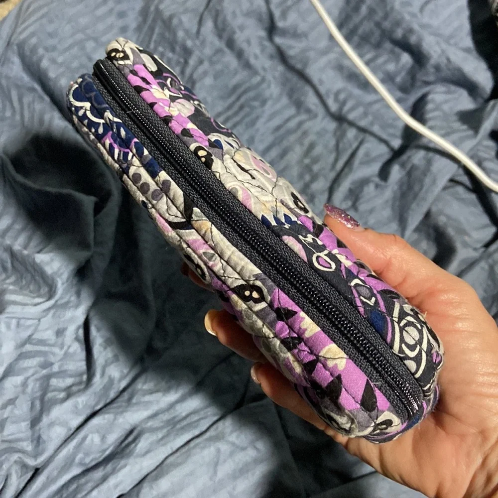 EUC Vera Bradley makeup bag. Zip closure